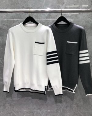 [톰브라운] 밀라노 스티치 티핑 4선 박시 크루넥 풀오버 니트