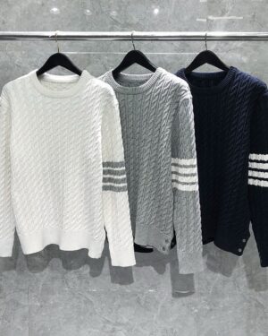 [톰브라운] 라이트 그레이 코튼 4-바 케이블 니트 크루넥 풀오버