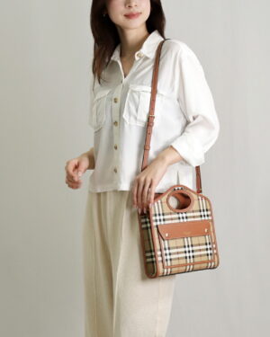 [버버리] 삭 포켓 체크 토트 크로스백 8066166