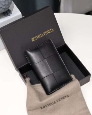 [보테가베네타] 카세트 플랩 카드 케이스 748053