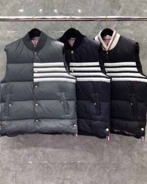 [톰브라운] 4선 다운 빅 퀼팅 재킷 조끼