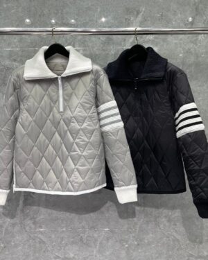 [톰브라운] 4선 퀼팅 누빔 롱넥 집업 자켓