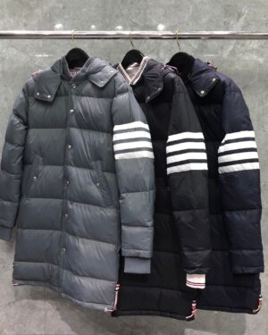 [톰브라운] 화이트 4선 다운필 보머 탈부착 후드 패딩