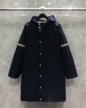 [톰브라운] 스트라이프 암밴드 덕다운 풋볼 파카