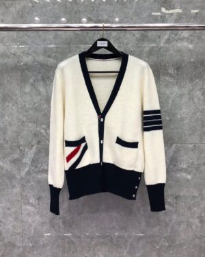 [톰브라운] 코튼 저지 스티치 인타르시아 스트라이프 4선 브이넥 가디건