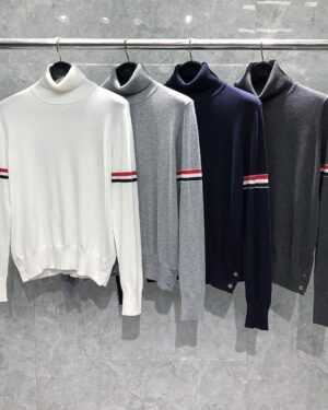 [톰브라운] 메리노 울 스트라이프 밀라노 스티치 터틀넥 니트