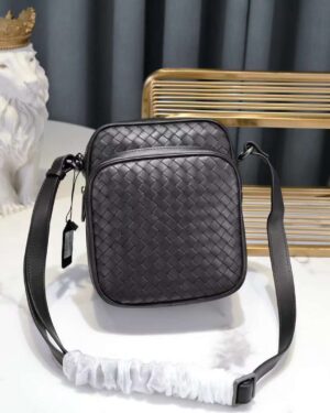 [보테가베네타] 인트레치아토 메신저백 407649