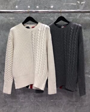 [톰브라운] 트위드 스티치 센터 백 스트라이프 스웨터