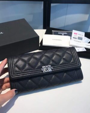 [샤넬] 보이 장지갑(캐비어 빈티지은장) 80283