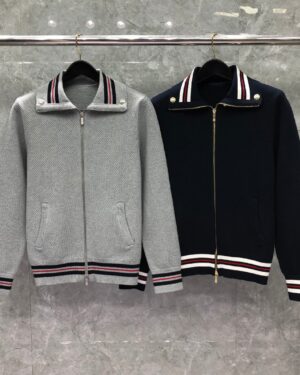 [톰브라운] 울 피케 릴렉스 핏 퍼넬 넥 집업 자켓