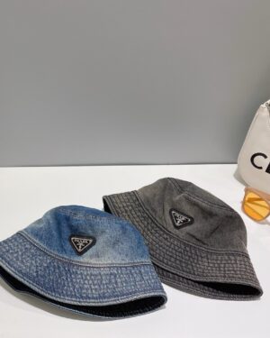 [프라다] 남녀공용 트라이앵글 로고 데님 버킷햇