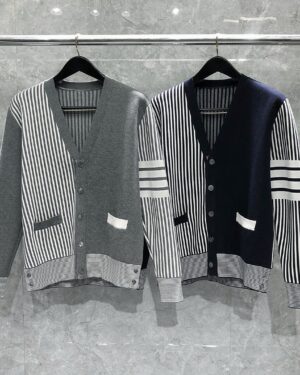 [톰브라운] 4선 펀 믹스 스트라이프 브이넥 가디건