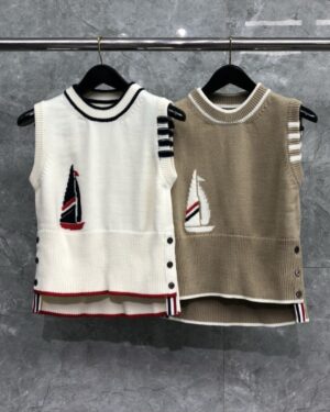 [톰브라운] 4선 메리노 저지 세일보트 니트 조끼