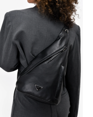 [프라다] 레더 슬링백 2VZ092