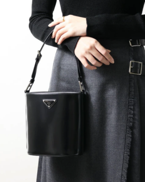 [프라다] 브러시드 레더 미니 버킷백 1BE059
