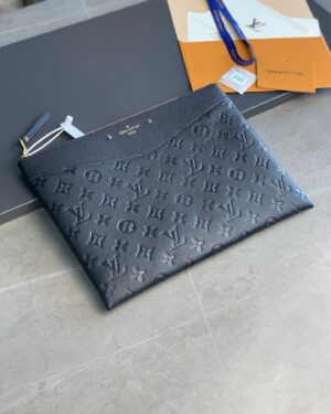 [루이비통] 앙프렝뜨 데일리 파우치 클러치 M62937