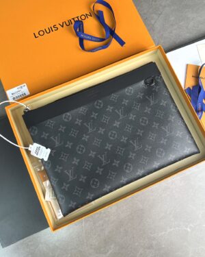 [루이비통] 포쉐트 디스커버리 모노그램 이클립스 캔버스 클러치