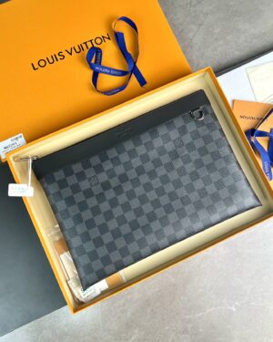 [루이비통] 디스커버리 포쉐트 클러치백