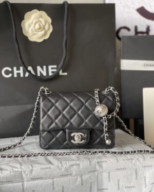 [샤넬] 미니 클래식 플랩백 블랙 램스킨 실버볼  AS1786