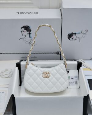 [샤넬] 나이틴 19 체인 호보백 AP3647