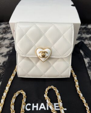 [샤넬] 하트턴락로고 체인 미니백 AP3291