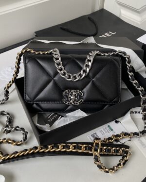 [샤넬] 19 woc 턴락 체인백 AP3267