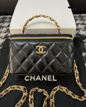 [샤넬] 베니티백 램스킨 탑 핸들 체인 금장 블랙/화이트/핑크 AP2805