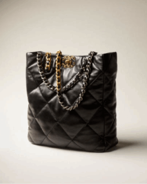 [샤넬] 19 쇼핑백 샤이니 램스킨 & 골드 메탈 블랙 AS3519