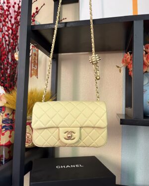 [샤넬] 클래식 뉴미니 레더 체인 골든볼 램스킨 AS1787