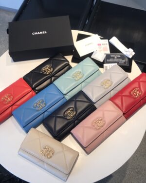 [샤넬] 19 플랩 지갑 AP0953