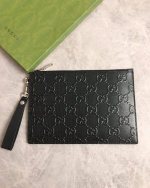 [구찌] GG 엠보스(양각) 클러치