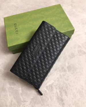 [구찌] GG 마이크로 엠보스 플랩 장지갑