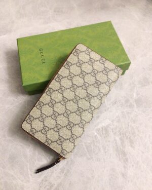 [구찌] GG 수프림 캔버스 지퍼 장지갑