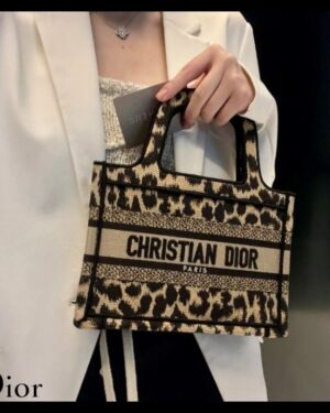 [디올] 레오파드 미니 북 토트백 S5475ZRHM