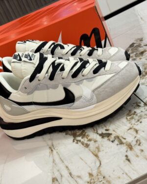 [나이키] NIKE SACAI 사카이 스니커즈