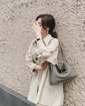 [에르메스] 린디 26cm(30cm) 8F Etain Taurillon Clemence 송아지가죽 은장 금장 숄더백