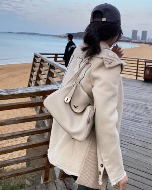 [에르메스] 린디 26 （30cm）CC10 Craie Taurillon Clemence 송아지가죽 금장 은장 숄더백