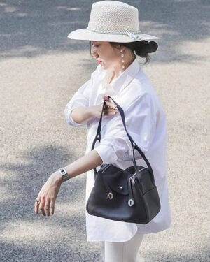 [에르메스] 린디 26（30cm）CK89 Noir Taurillon Clemence 송아지가죽 은장 금장 숄더백