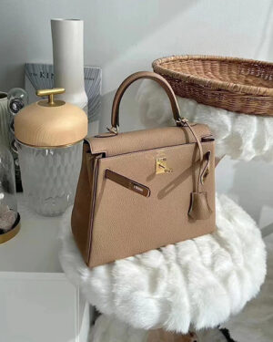 [에르메스] Kelly 켈리 25cm(28-32cm) 0M Chai togo 송아지가죽 핸드백