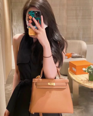 [에르메스] Kelly 켈리 25cm(28-32cm) CK37 Gold togo 소가죽 핸드백