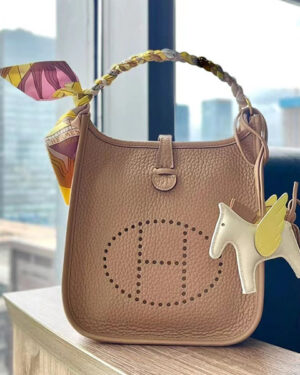 [에르메스] Evelyne 에블린 미니 16cm 0M Chai Clemence 송아지가죽 숄더백 은장/금장