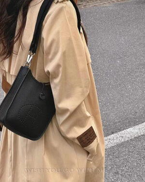 [에르메스] Evelyne 에블린 미니 16cm 블랙 Clemence 송아지가죽 숄더백 은장/금장