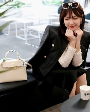 [에르메스] Kelly 켈리 25cm(28-32cm) CC10 craie epsom 소가죽 핸드백