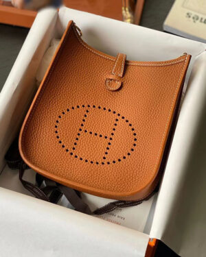 [에르메스] Evelyne 에블린 미니 16cm Gold Clemence 송아지가죽 숄더백 은장/금장