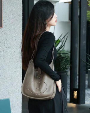 [에르메스] Evelyne 에블린 29cm CK18 Etoupe TC 송아지가죽 숄더백 은장