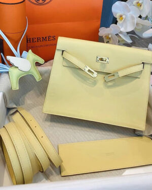 [에르메스] 켈리 kelly Danse 22cm 1Z Jaune Poussin Swift 송아지가죽 숄더백 백팩