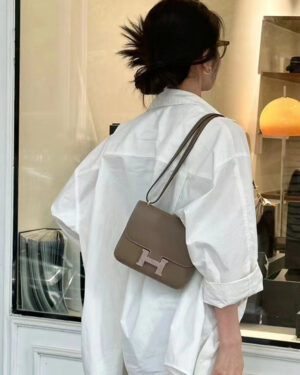 [에르메스] 콘스탄스 미니 19cm CK18 Etoupe epsom 송아지가죽숄더백 금장/은장