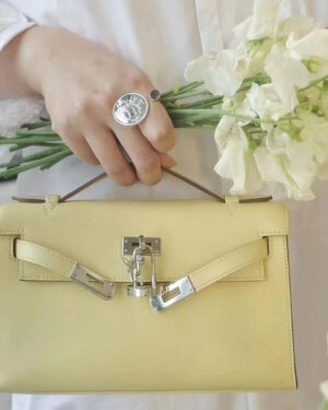 [에르메스] Kelly 켈리포쉐트 22cm 1Z Jaune Poussin swift 송아지가죽 미니백