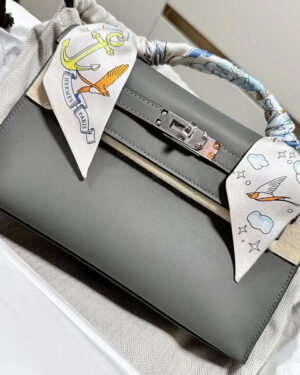 [에르메스] Kelly 켈리포쉐트 0L Gris Meyer 그레이 swift 송아지가죽 은장 핸드백