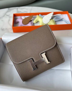 [에르메스] 콘스탄스 반지갑 18 Etoupe Epsom 송아지가죽 은장